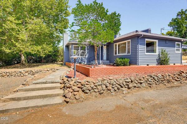 2137 Jackson ST, Medford, OR 97504