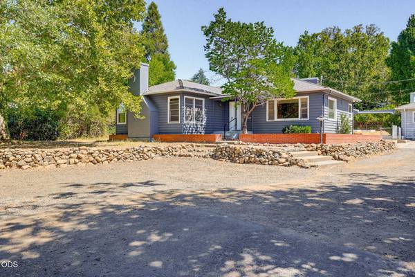 2137 Jackson ST, Medford, OR 97504
