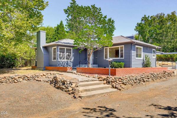 2137 Jackson ST, Medford, OR 97504