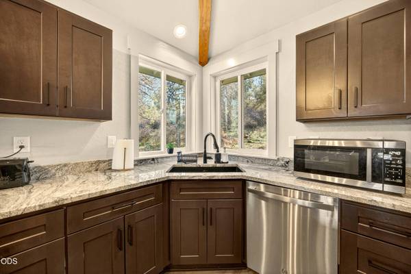 4715 Red Tail DR, Klamath Falls, OR 97601