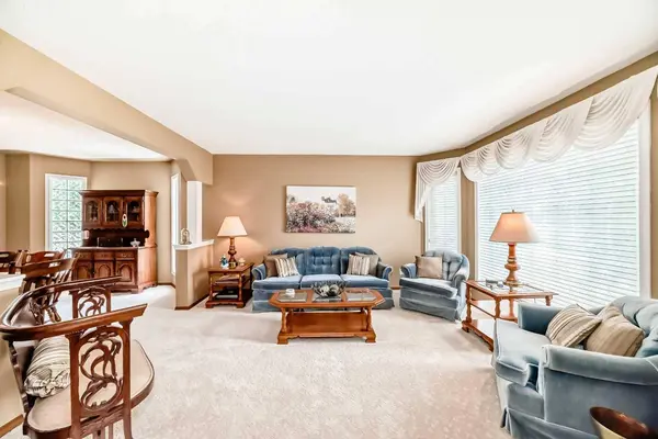 10882 Valley Ridge DR NW, Calgary, AB T3B5R1