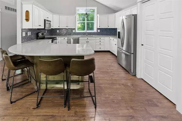 1462 N Bluff RD, Collinsville, IL 62234