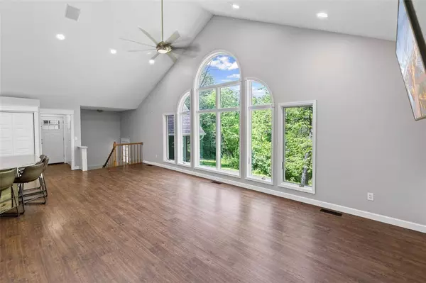 1462 N Bluff RD, Collinsville, IL 62234