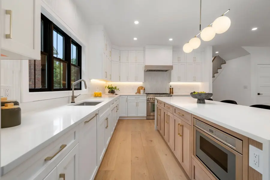 71 Cloverdale Rd #71, Newton Highlands, MA 02461-1810