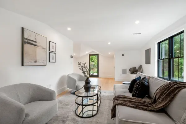 71 Cloverdale Rd #71, Newton Highlands, MA 02461-1810