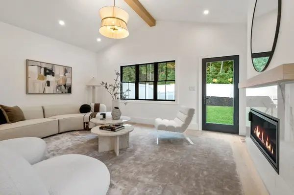 71 Cloverdale Rd #71, Newton Highlands, MA 02461-1810