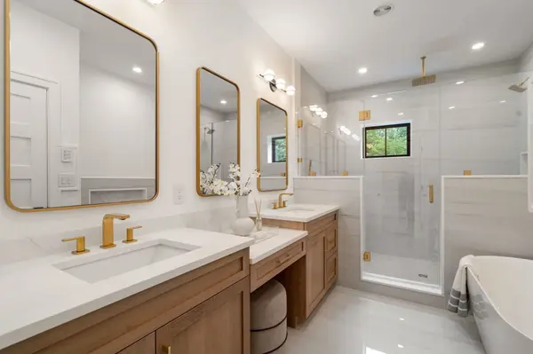 71 Cloverdale Rd #71, Newton Highlands, MA 02461-1810