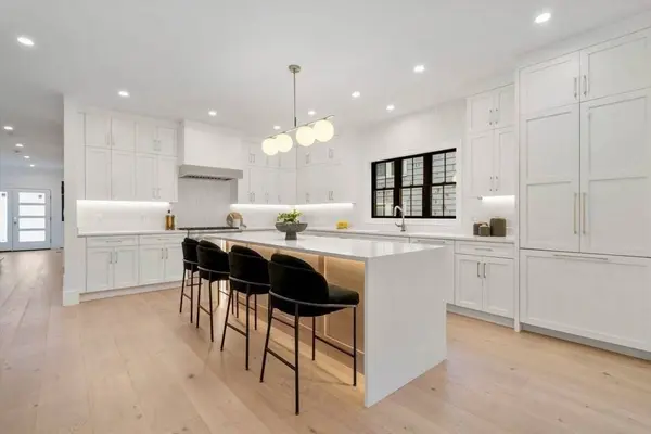 71 Cloverdale #1, Newton, MA 02461