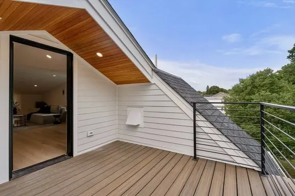 71 Cloverdale #1, Newton, MA 02461