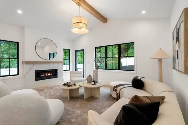 71 Cloverdale Rd, Newton, MA 02461