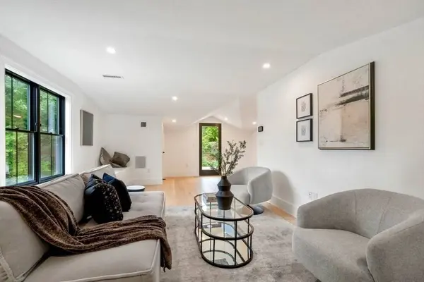 71 Cloverdale Rd, Newton, MA 02461