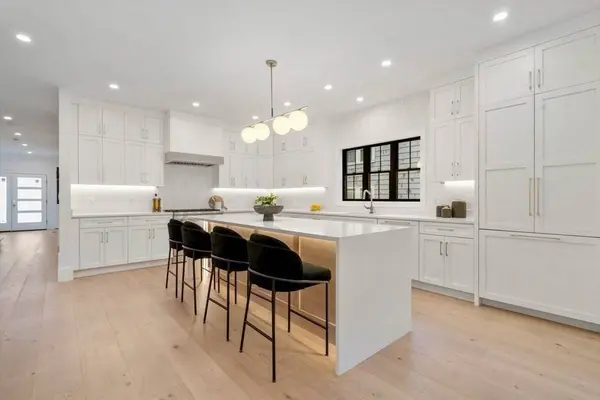 71 Cloverdale Rd, Newton, MA 02461