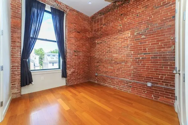 125 B #3A, Boston, MA 02127