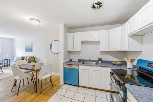 14 Riverside St #2-1, Watertown, MA 02472