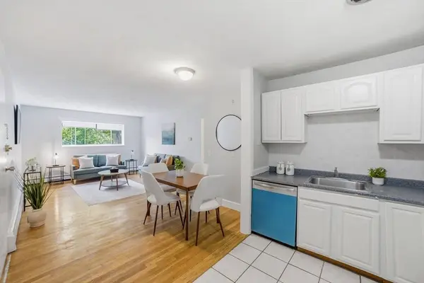 14 Riverside St #2-1, Watertown, MA 02472