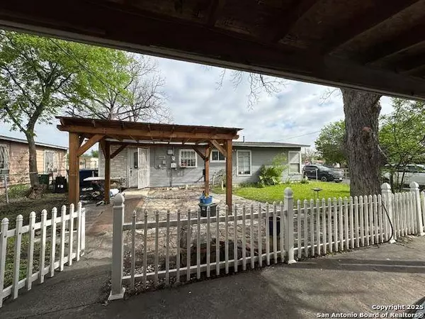 726 Southcross, San Antonio, TX 78211