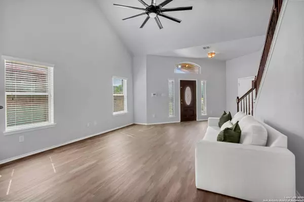 6239 Lowrie, San Antonio, TX 78239