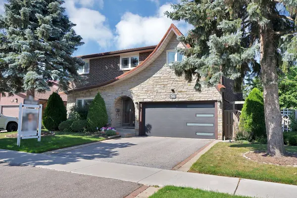 36 Cleethorpes BLVD, Toronto E07, ON M1S 3T3