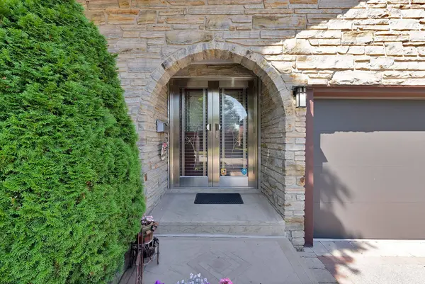 36 Cleethorpes BLVD, Toronto E07, ON M1S 3T3