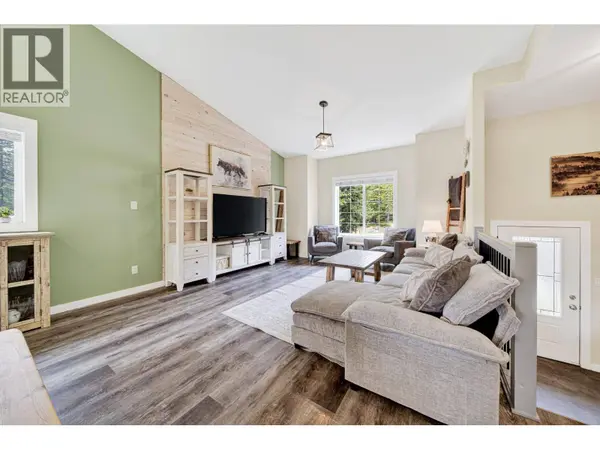 36 Driftwood Place, Elkford, BC V0B1H0