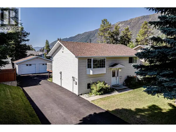 349 Pacific Yew Crescent