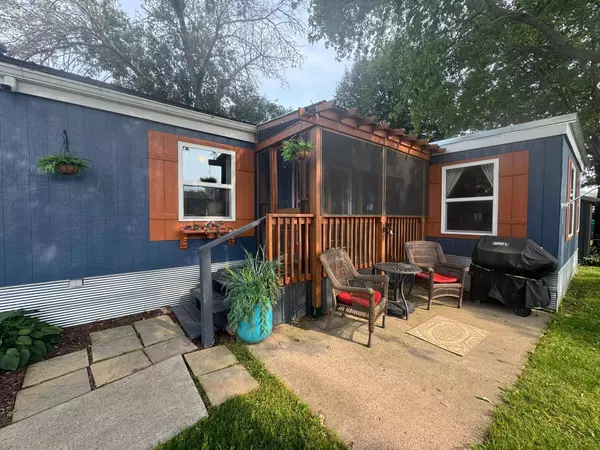 100 Southhaven DR, Mankato, MN 56001