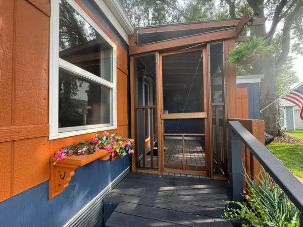 100 Southhaven DR, Mankato, MN 56001