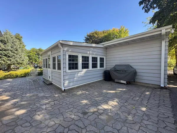 1960 Cottonwood Lake DR, Windom, MN 56101