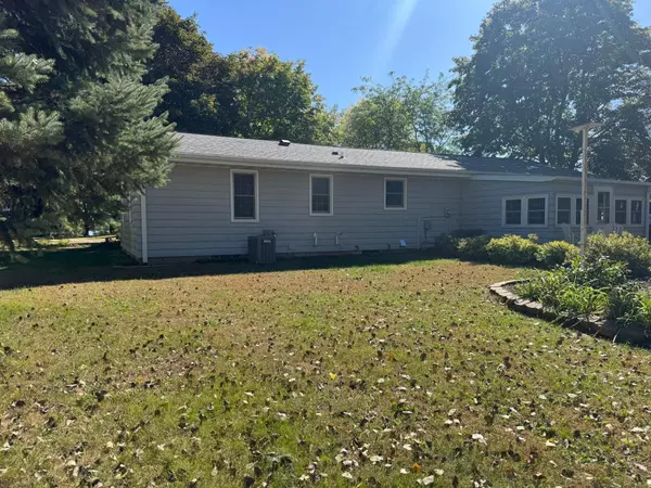 1960 Cottonwood Lake DR, Windom, MN 56101