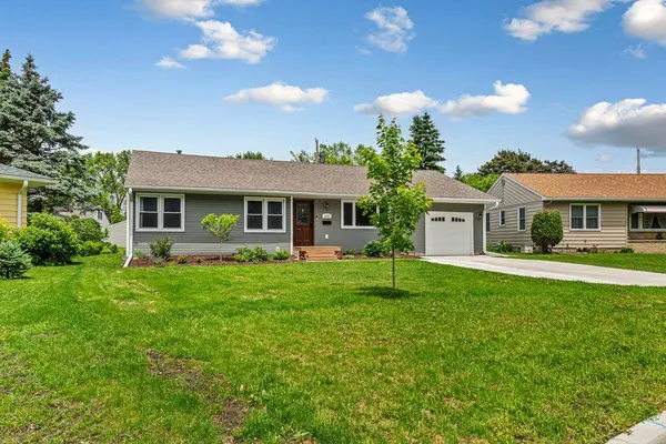 340 N Belmont DR, Mankato, MN 56001