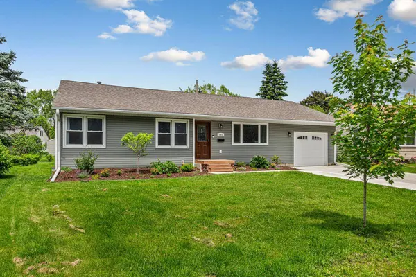340 N Belmont DR, Mankato, MN 56001