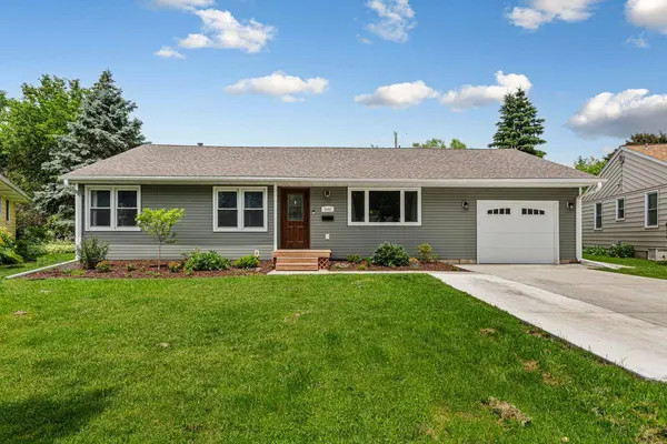 340 N Belmont DR, Mankato, MN 56001