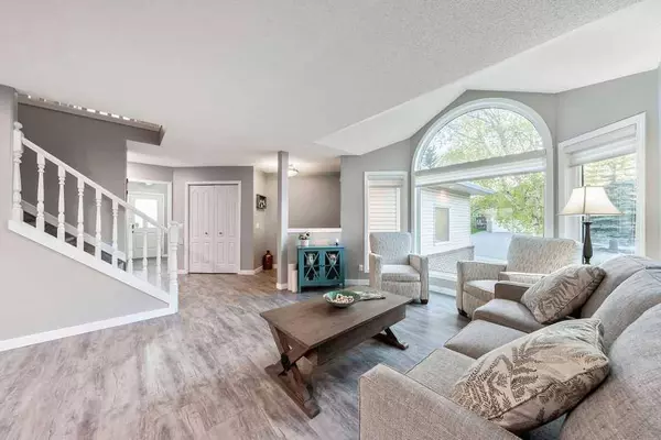 212 Sandalwood PL NW, Calgary, AB T3K 4B3