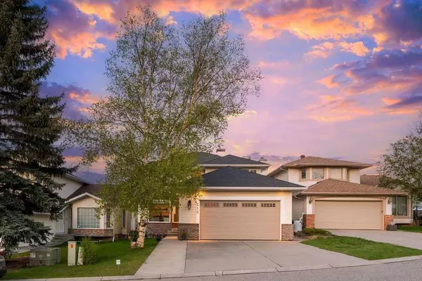 212 Sandalwood PL NW, Calgary, AB T3K 4B3