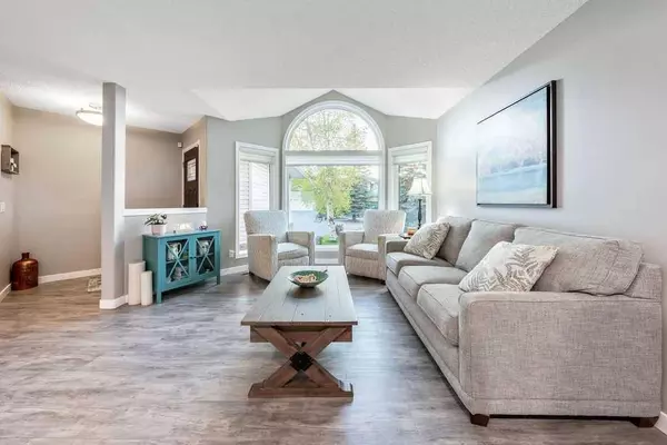 212 Sandalwood PL NW, Calgary, AB T3K 4B3