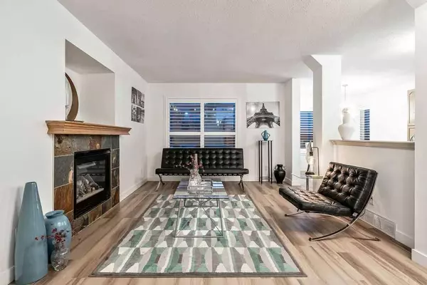 208 Coventry RD NE, Calgary, AB T3K4R6