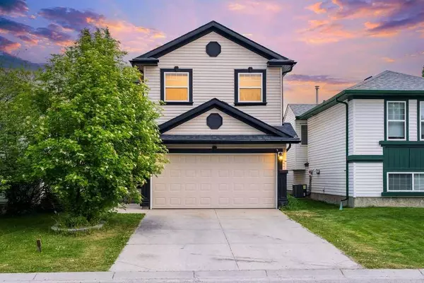 208 Coventry RD NE, Calgary, AB T3K4R6