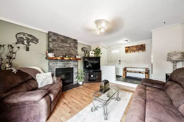 71 Falwood PL NE, Calgary, AB T3J 1B4