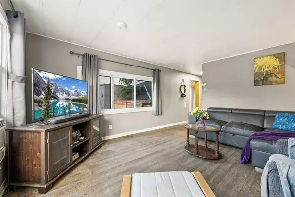 109 Sunset WAY NE, High River, AB T1V1J4