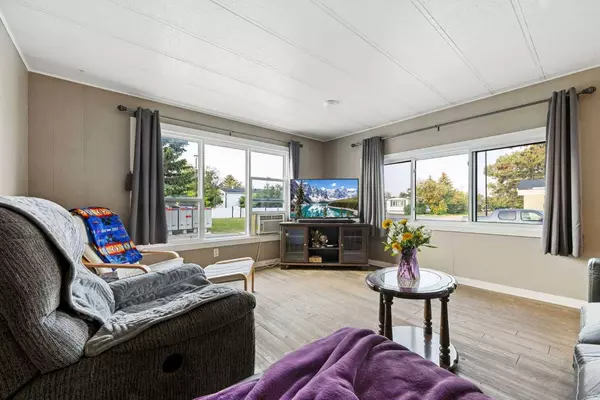 109 Sunset WAY NE, High River, AB T1V1J4