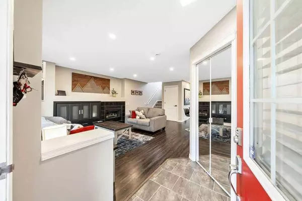 301 tuscany DR NW, Calgary, AB T3L2H9