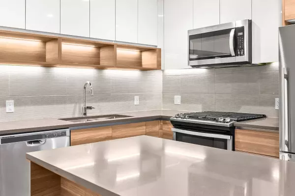 8850 University CRES #207, Burnaby, BC V5A 0C8