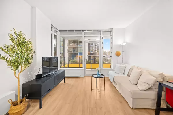 8850 University CRES #207, Burnaby, BC V5A 0C8