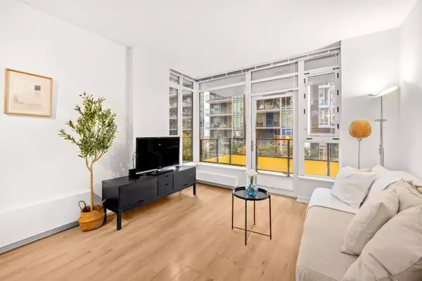 8850 University CRES #207, Burnaby, BC V5A 0C8