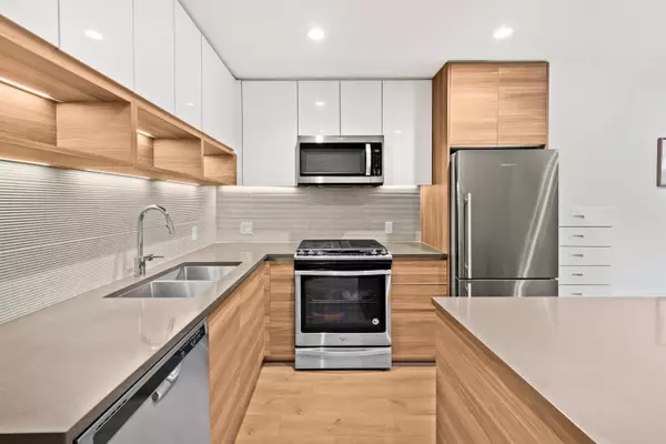 8850 University CRES #207, Burnaby, BC V5A 0C8