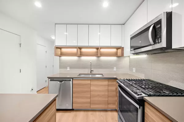 8850 University CRES #207, Burnaby, BC V5A 0C8