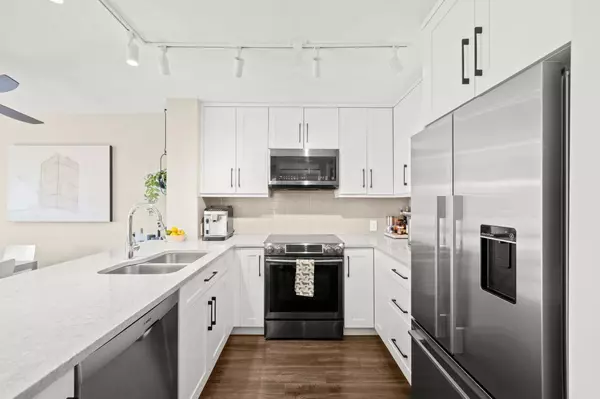 124 W 3rd ST #410, North Vancouver, BC V7M 1E8