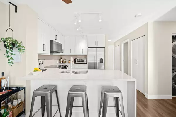 124 W 3rd ST #410, North Vancouver, BC V7M 1E8