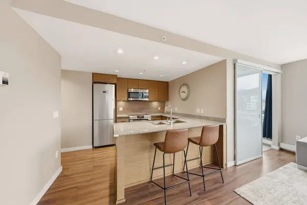 135 E 17th ST #705, North Vancouver, BC V7L 0C4
