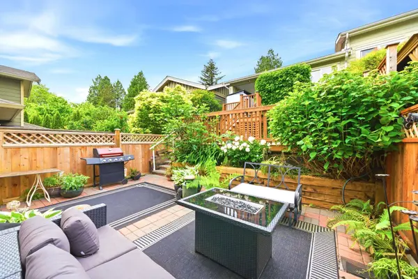 562 W Keith RD, North Vancouver, BC V7M 1M4